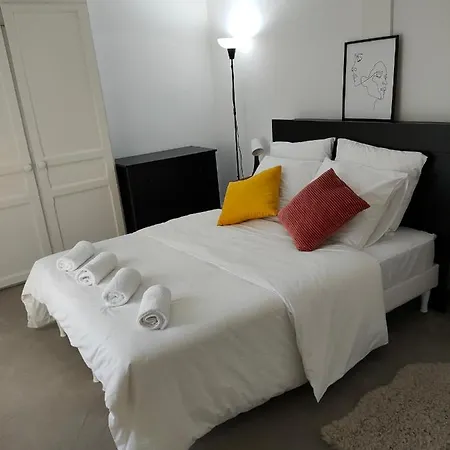 Un Duplex De Trois Pieces Dans Un Pavillon